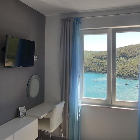 Apartment Noemi With A Direct Beach View Rabac Rom bilde