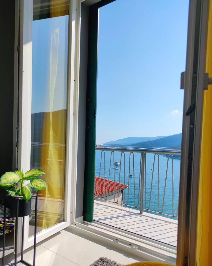 Apartment Noemi With A Direct Beach View Rabac Eksteriør bilde