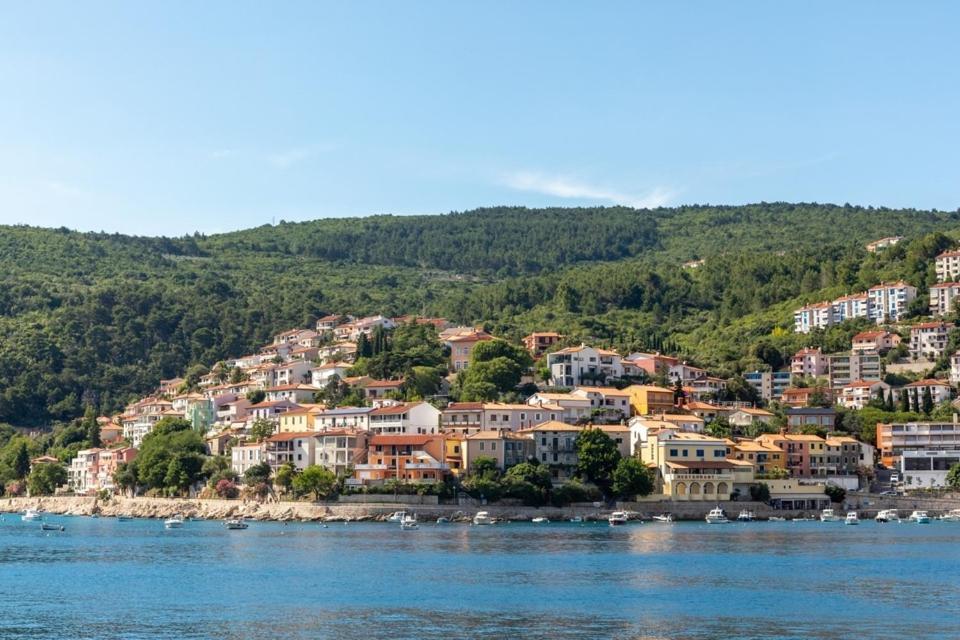 Apartment Noemi With A Direct Beach View Rabac Eksteriør bilde