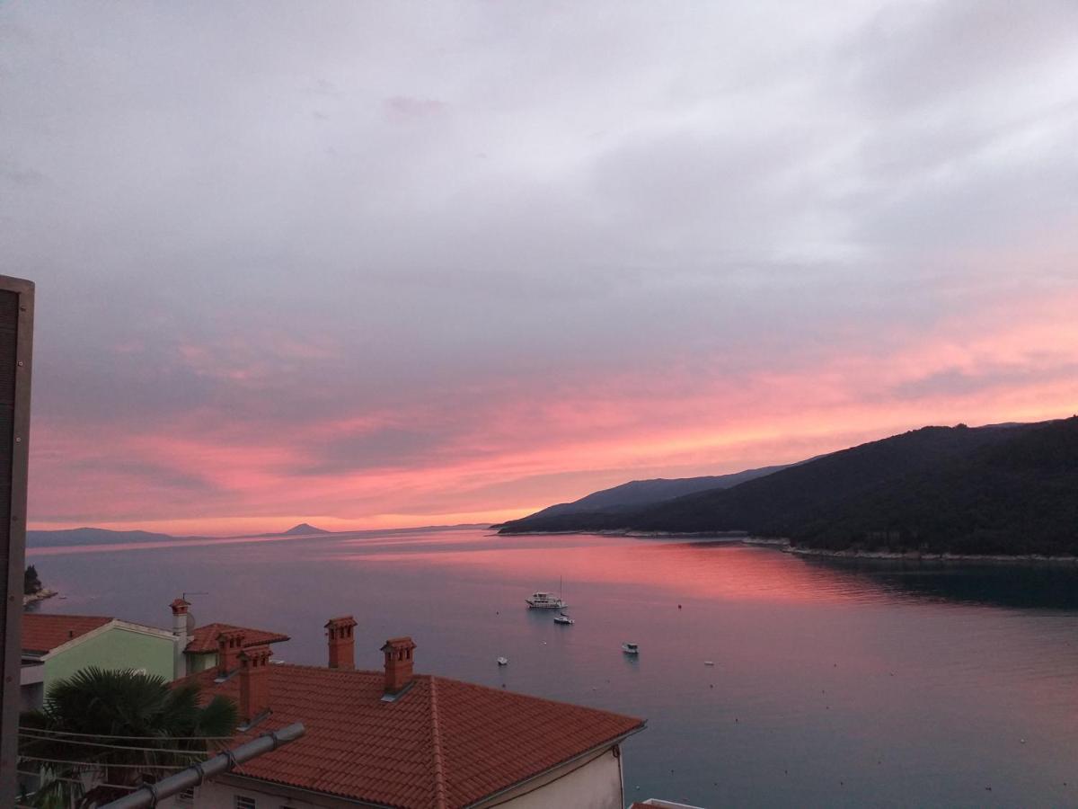 Apartment Noemi With A Direct Beach View Rabac Eksteriør bilde