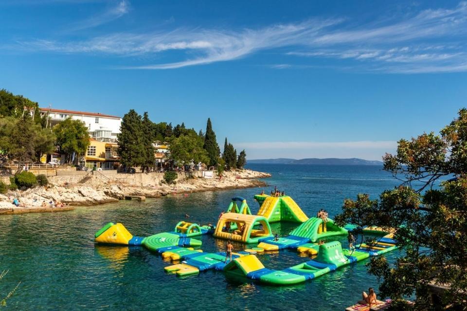 Apartment Noemi With A Direct Beach View Rabac Eksteriør bilde