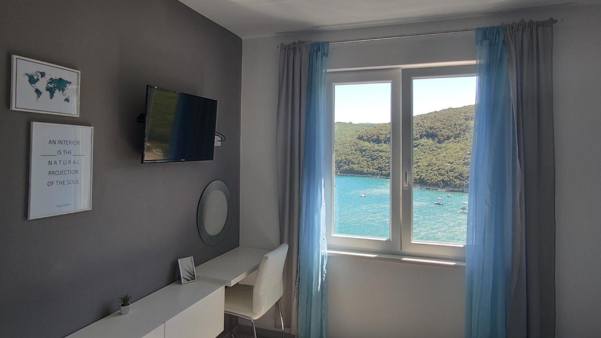 Apartment Noemi With A Direct Beach View Rabac Rom bilde