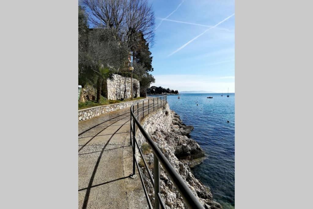 Apartment Noemi With A Direct Beach View Rabac Eksteriør bilde