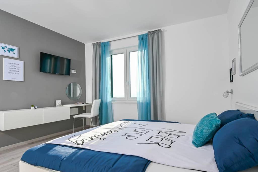 Apartment Noemi With A Direct Beach View Rabac Eksteriør bilde