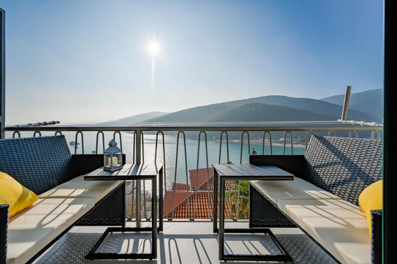 Apartment Noemi With A Direct Beach View Rabac Eksteriør bilde