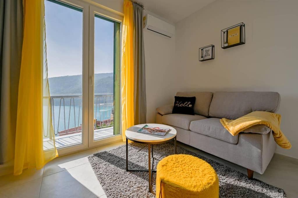 Apartment Noemi With A Direct Beach View Rabac Eksteriør bilde