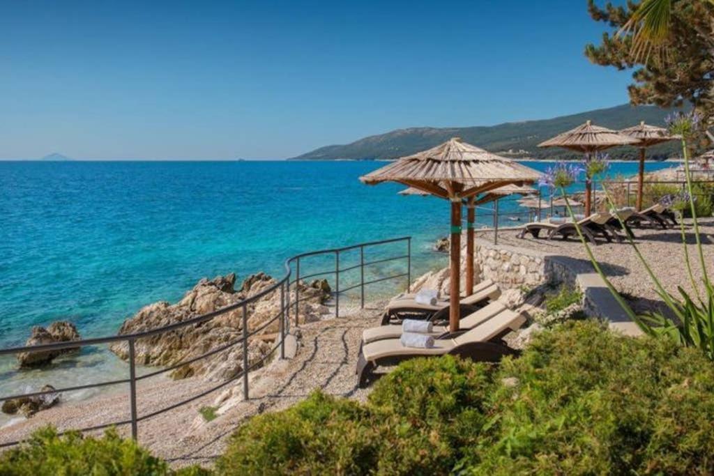 Apartment Noemi With A Direct Beach View Rabac Eksteriør bilde