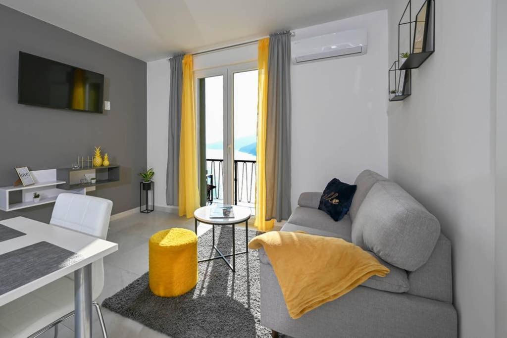 Apartment Noemi With A Direct Beach View Rabac Eksteriør bilde